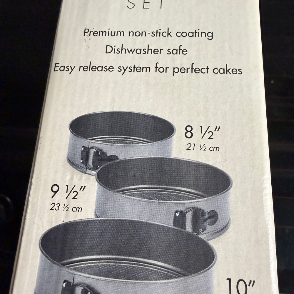 Oneida Silver Springform Pan Trio - Picture 4 of 7